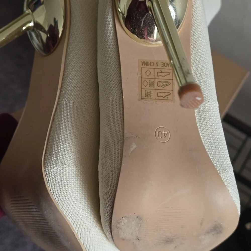 Heels - Picture 3 of 3